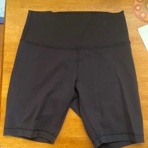 Lululemon shorts size 6